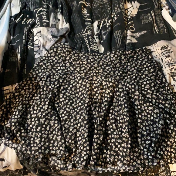 High waisted skirt w/built in shorts - Picture 1 of 3